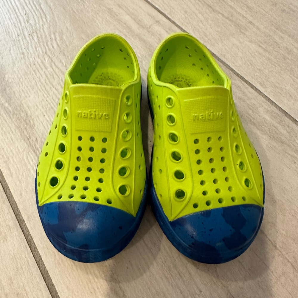 Native Kids Water Shoes Lime Green and Blue